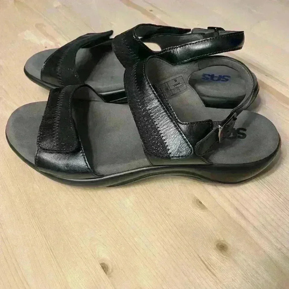 SAS Nudu Women’s size 9WW Black/Gray Leather Cushioned Adjustable Sandals EUC - Picture 1 of 10